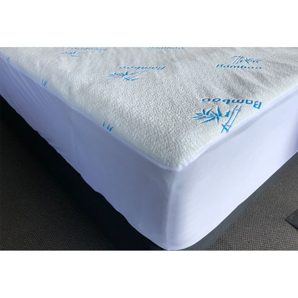 Single-size waterproof mattress protector in bamboo fabric, highlighting its fitted sheet design and waterproof features.
